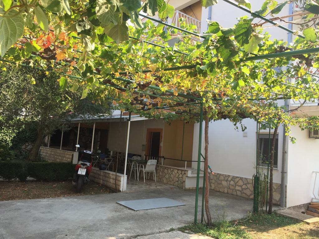 Apartments Bilic Nemira Omiš Esterno foto